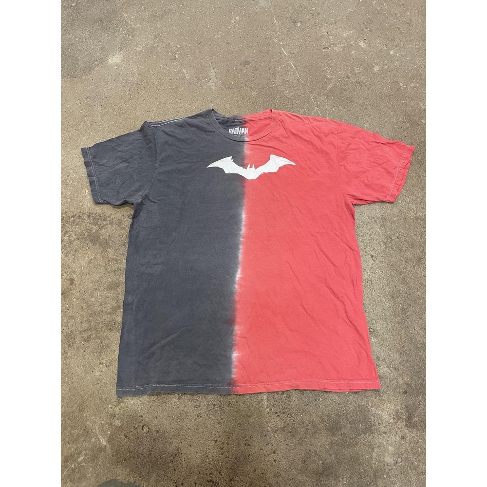 The Batman T-Shirt Mens‎ 2XL Red Black Split Bat Logo Graphic Movie Tee